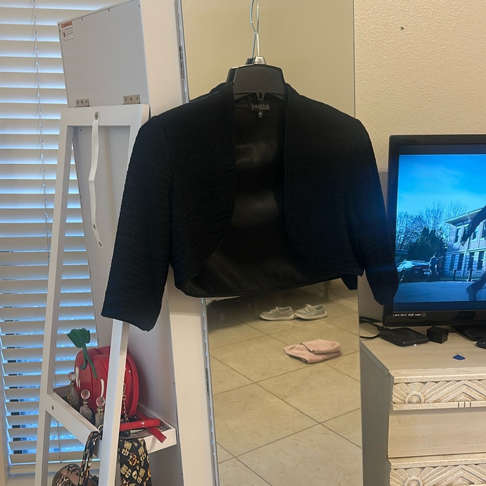 Black mini 3/4 sleeve jacket!
